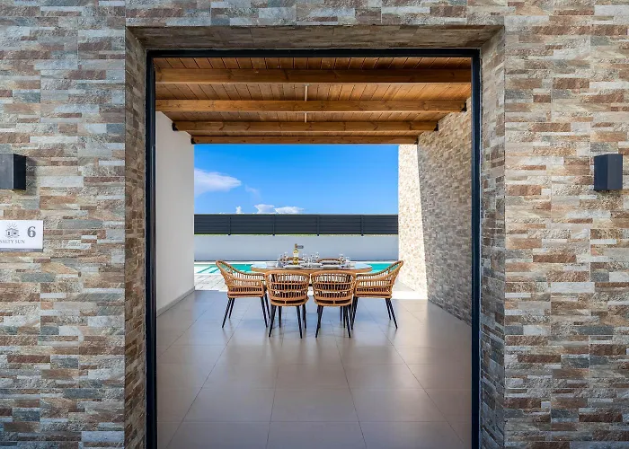 Salty Sun 7 Villa