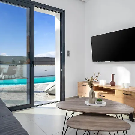 Salty Sun 7 Villa