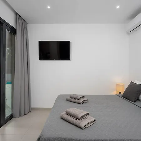 Salty Sun 7 Villa *
