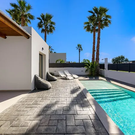 Salty Sun 7 Villa