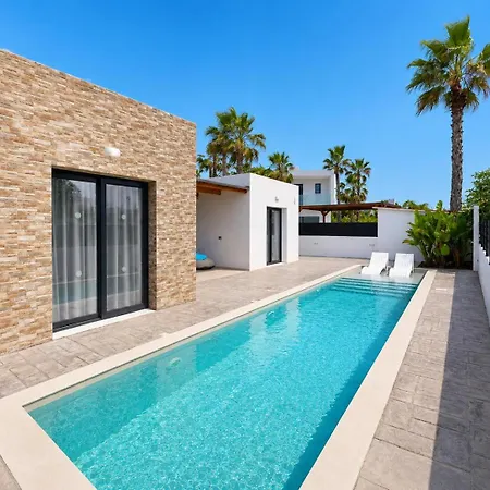 Salty Sun 7 Villa *